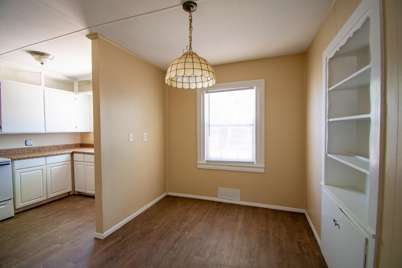 2424 27th St - Photo 5 of 14