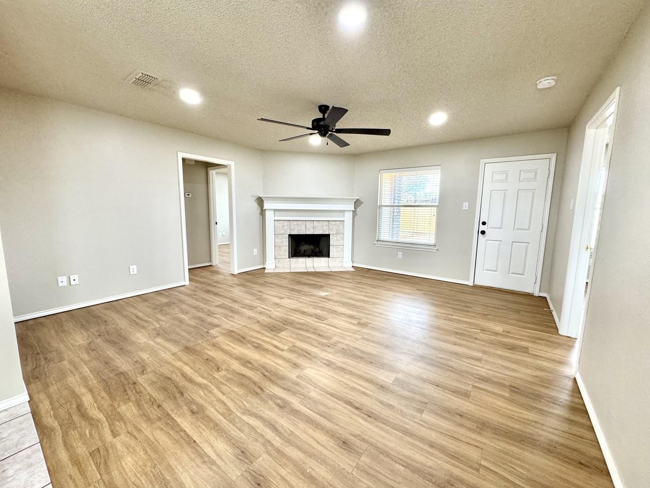 6536 7th St - Photo 3 of 20