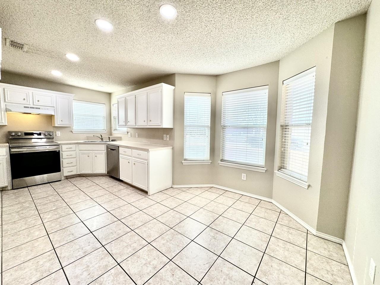 6536 7th St - Photo 5 of 20