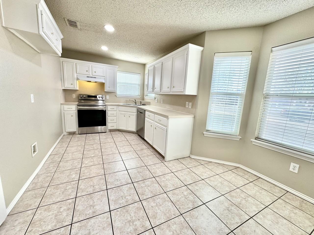 6536 7th St - Photo 6 of 20
