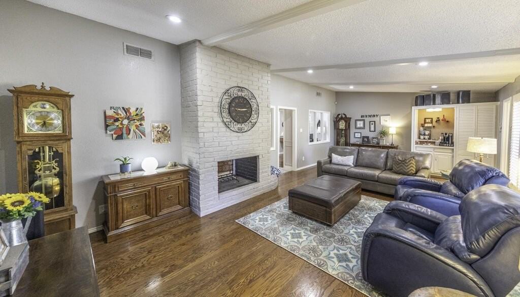 3620 93rd St - Photo 7 of 33