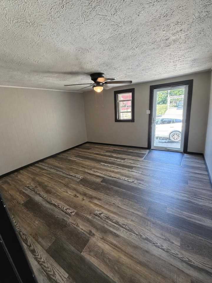 246 Warnock St - Photo 4 of 17