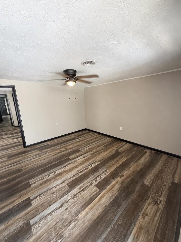 246 Warnock St - Photo 5 of 17
