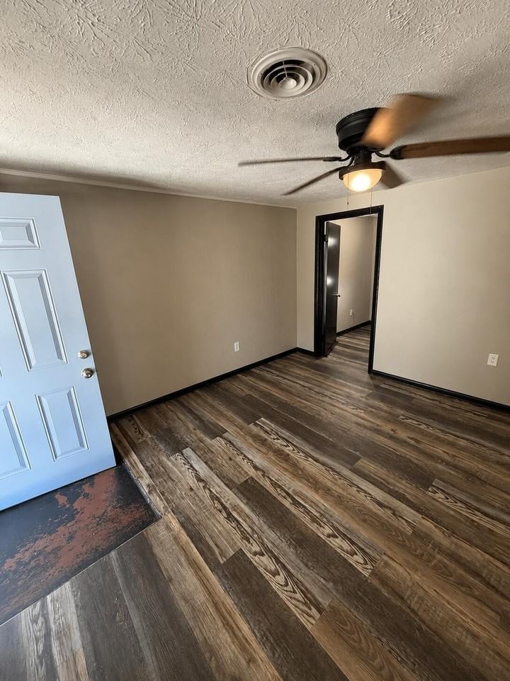 246 Warnock St - Photo 6 of 17