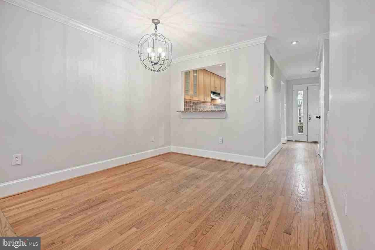 5310 Connecticut Ave Nw - Photo 5 of 21