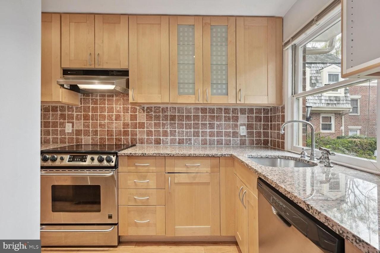 5310 Connecticut Ave Nw - Photo 7 of 21