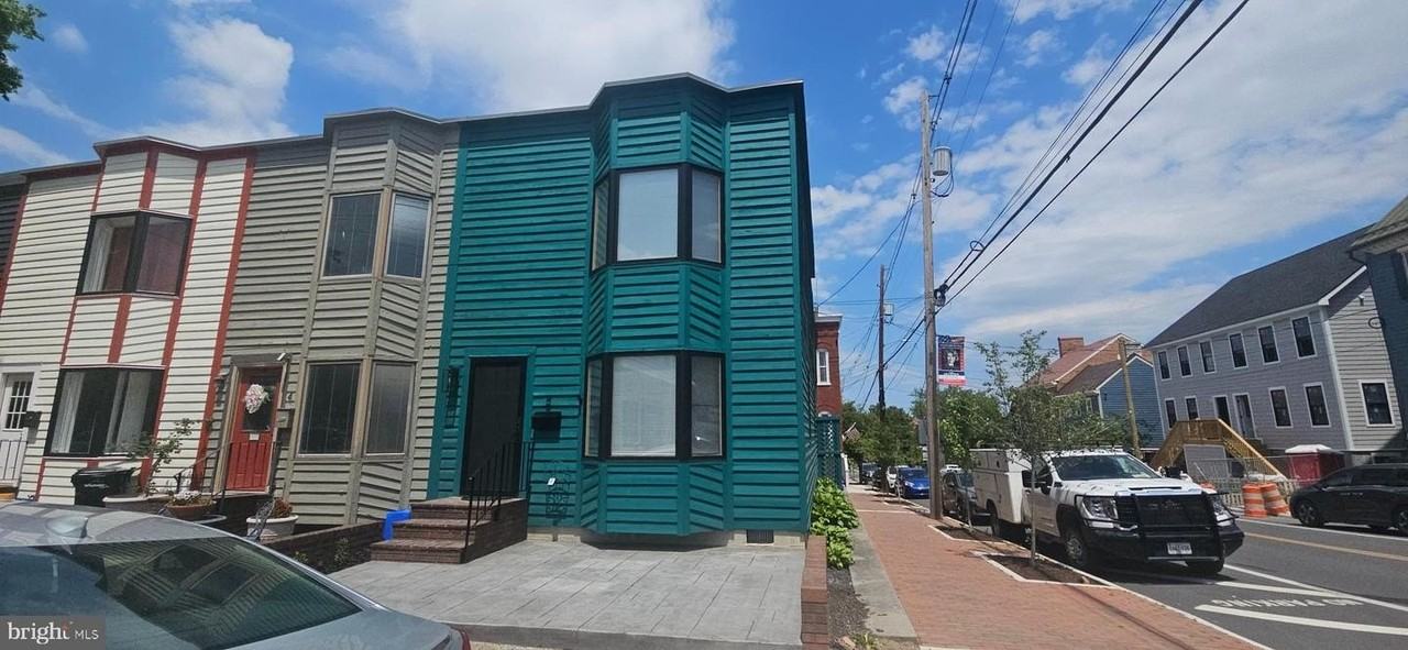 2 W Monmouth St - Photo 2 of 30