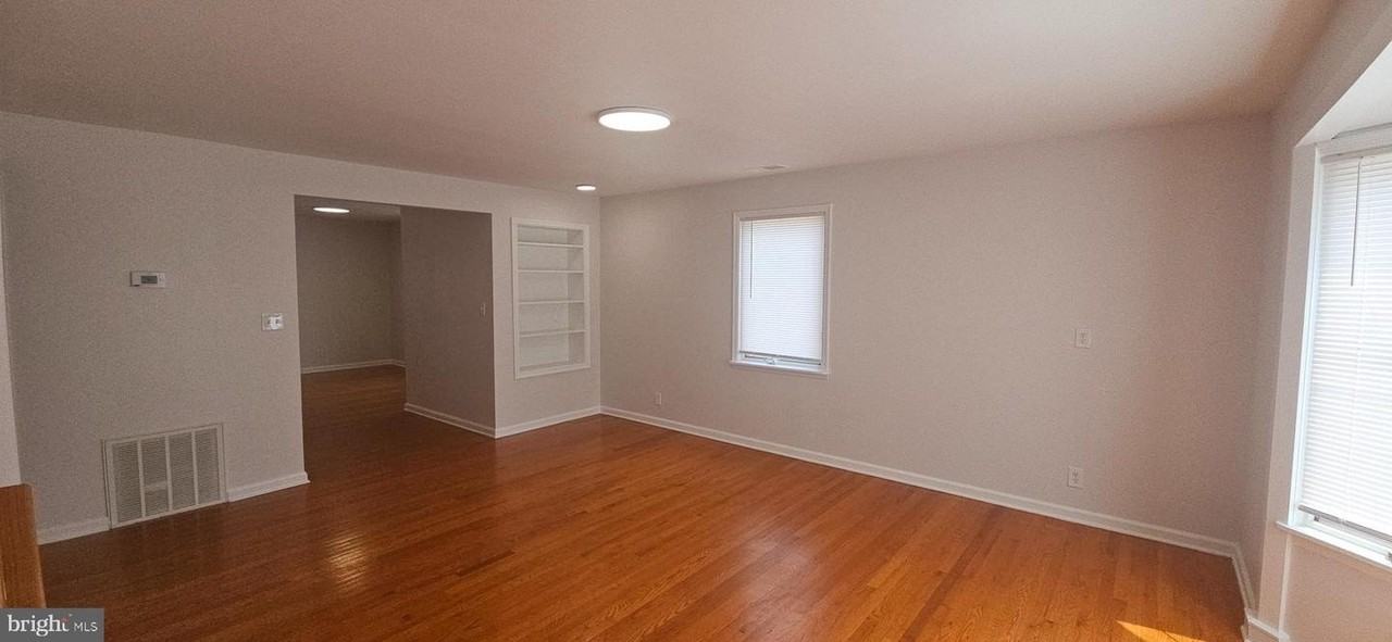2 W Monmouth St - Photo 3 of 30