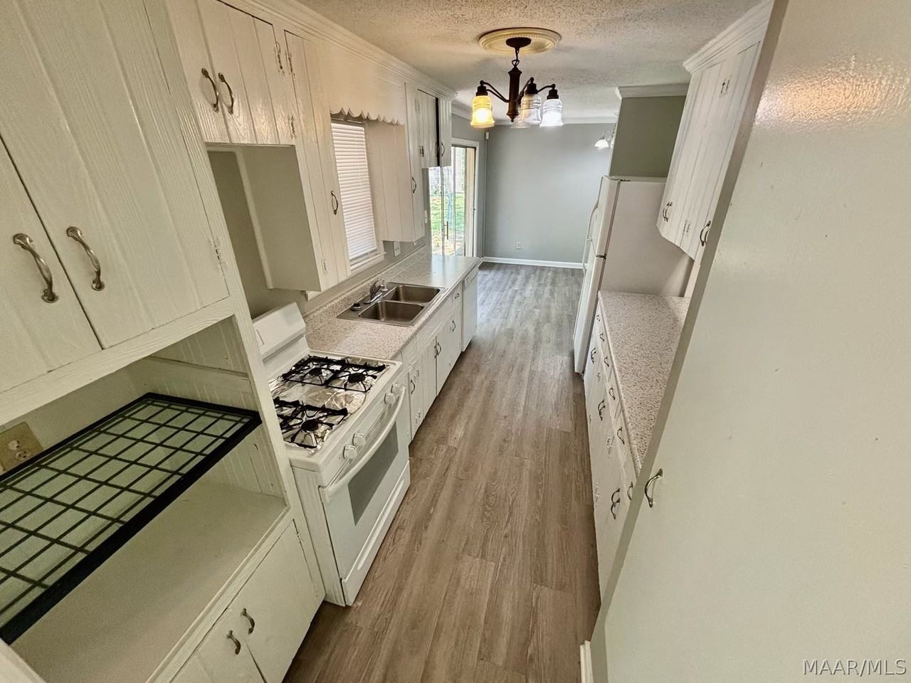 1216 Karen Rd - Photo 6 of 20