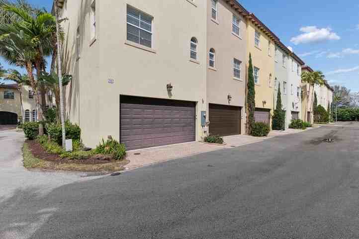 41 Via Floresta Drive - Photo 3 of 8