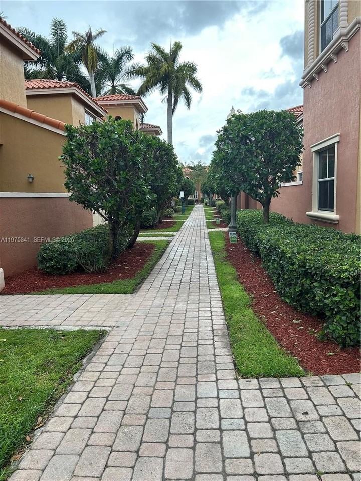 642 Sw 106th Ave #1514 - Photo 5 of 41