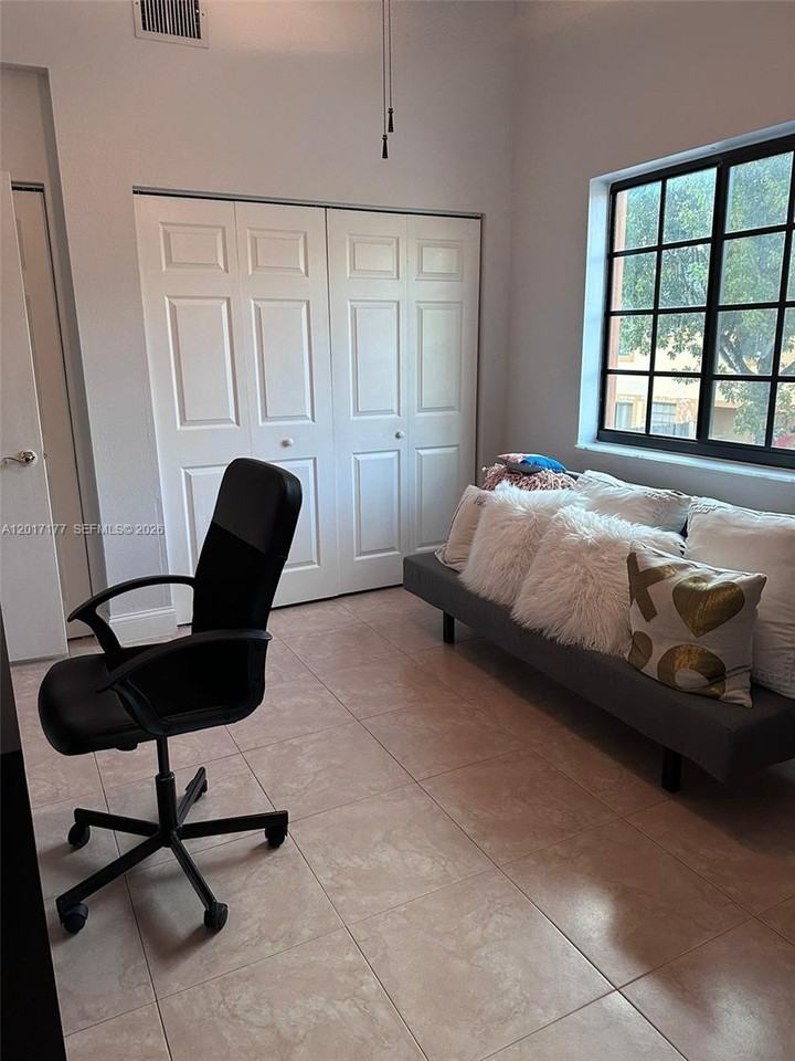 1595 Sw 122nd Ave - Photo 6 of 8