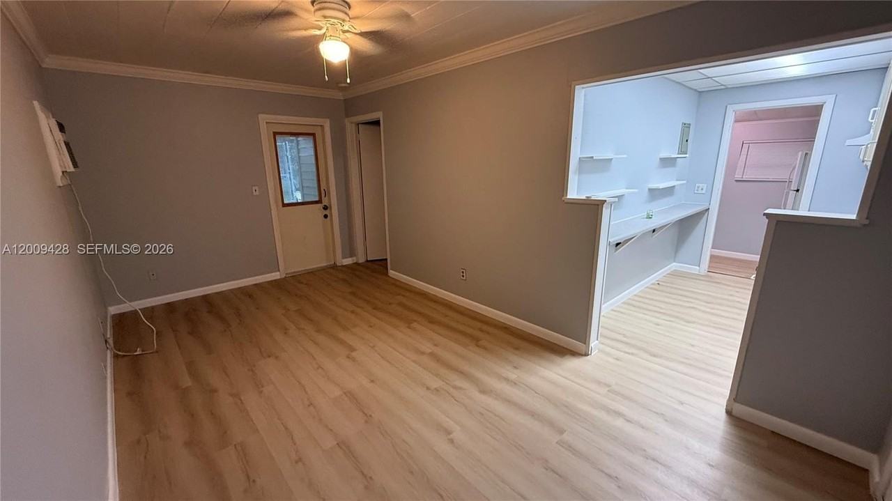 1725 Roosevelt St - Photo 3 of 11