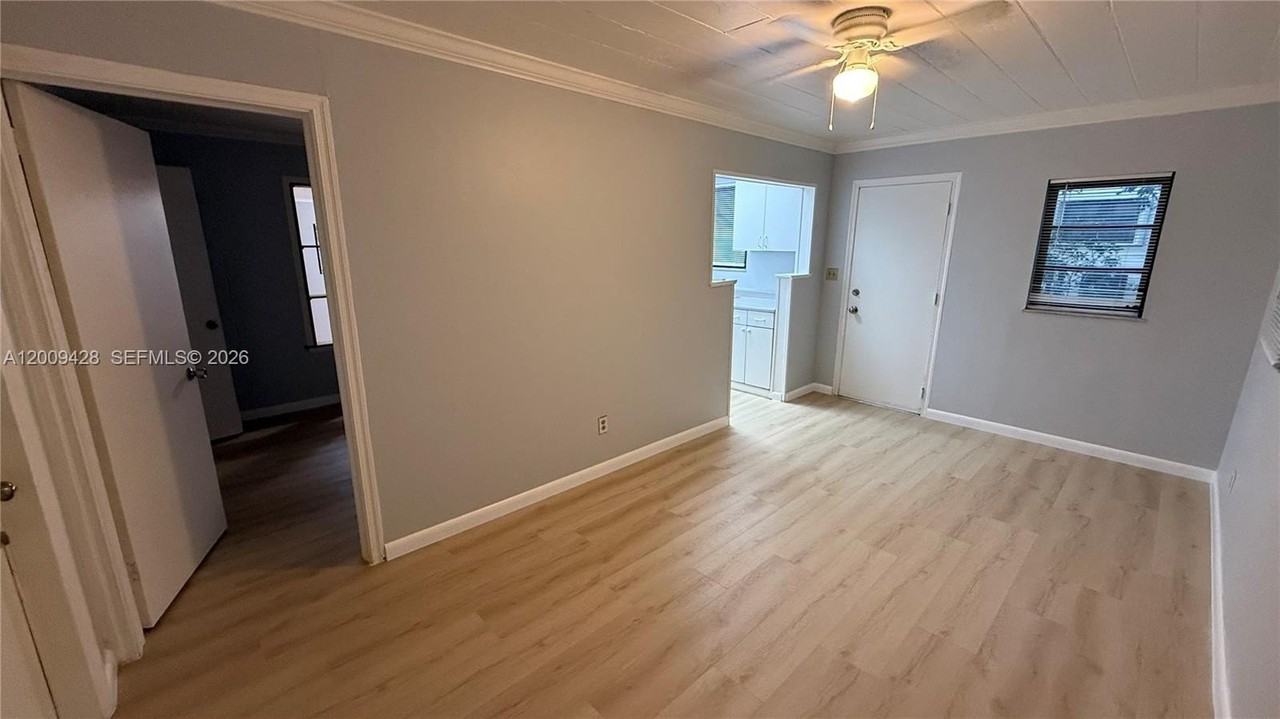 1725 Roosevelt St - Photo 4 of 11