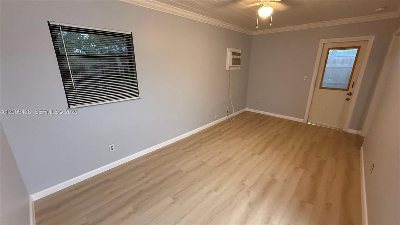 1725 Roosevelt St - Photo 5 of 11