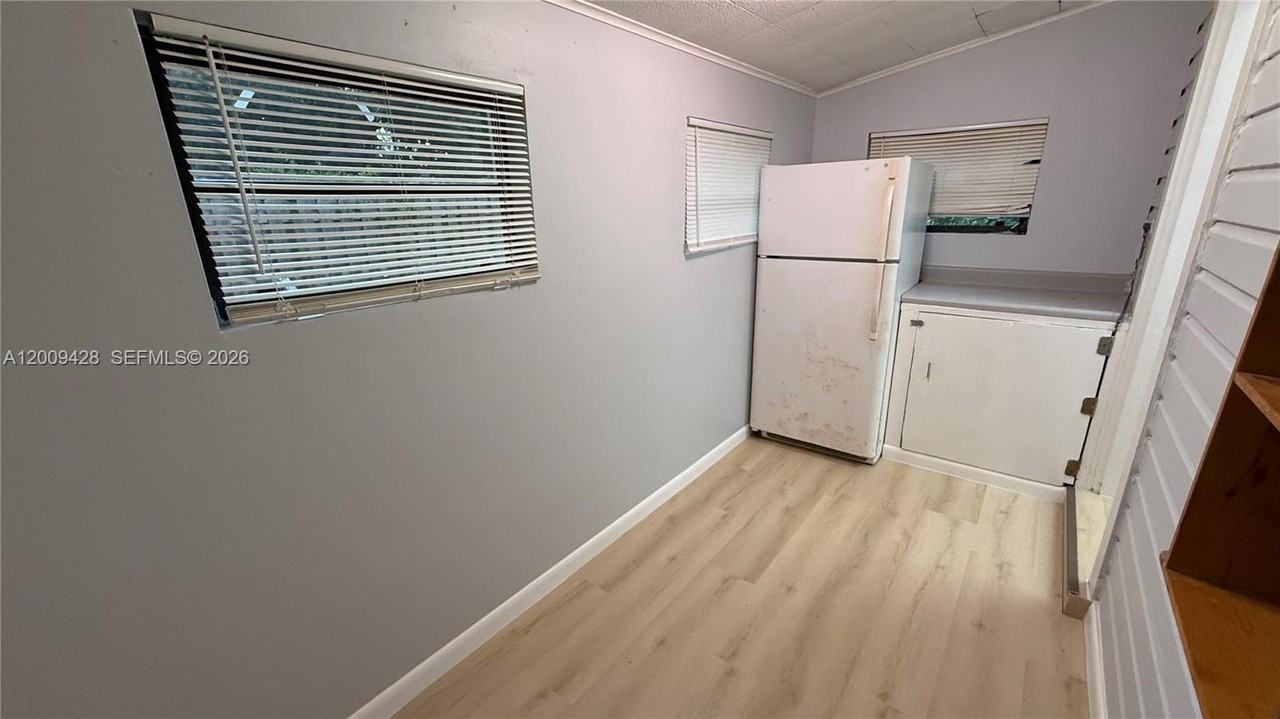 1725 Roosevelt St - Photo 6 of 11