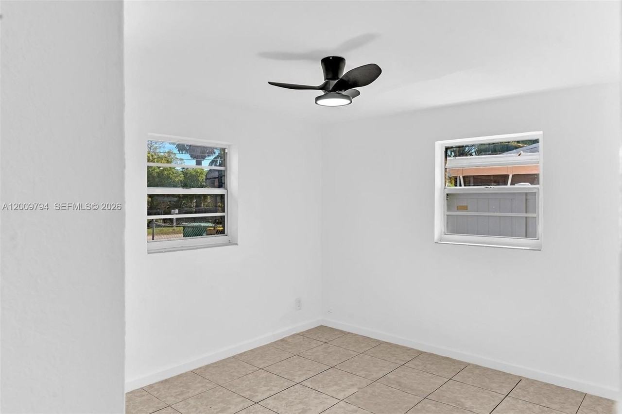 4156 Sw 49th Ct #0 - Photo 2 of 33