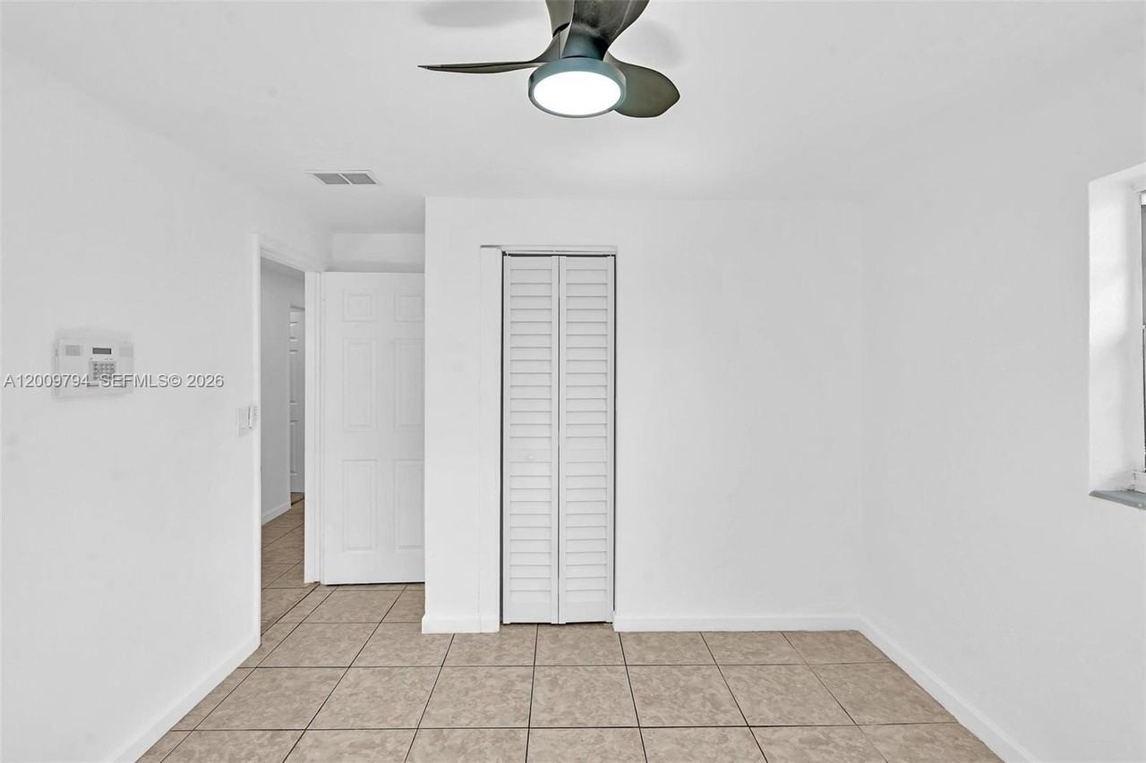 4156 Sw 49th Ct #0 - Photo 3 of 33