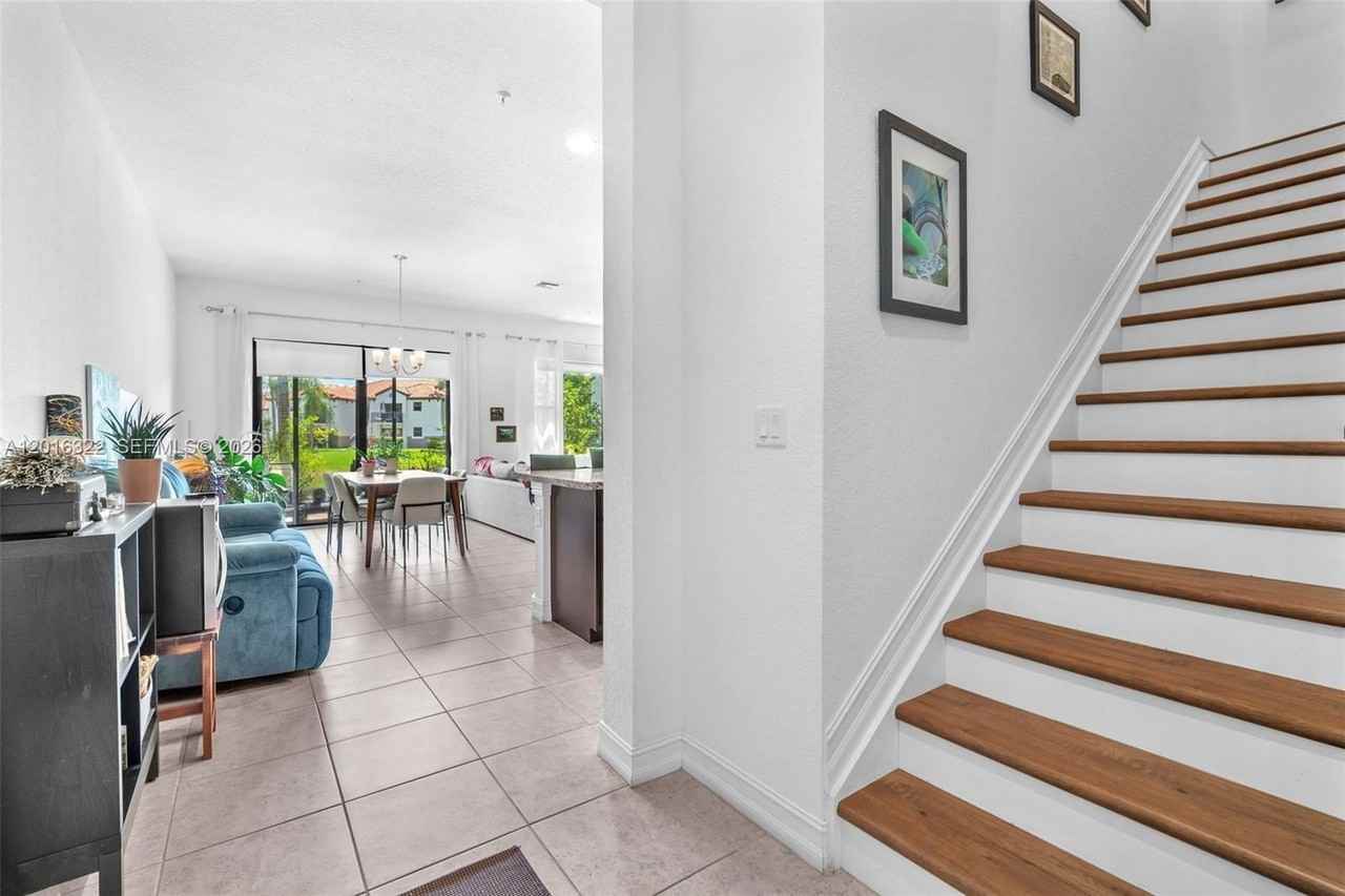 11568 Sw 13th Ln - Photo 4 of 44