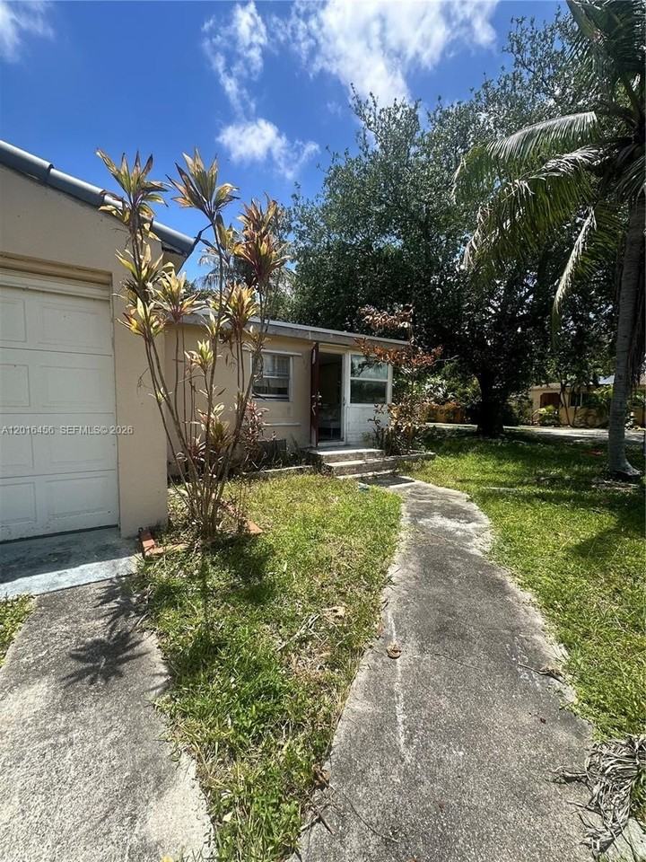 1427 N 26th Ave - Photo 5 of 25