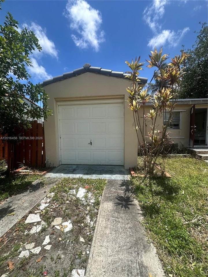 1427 N 26th Ave - Photo 6 of 25