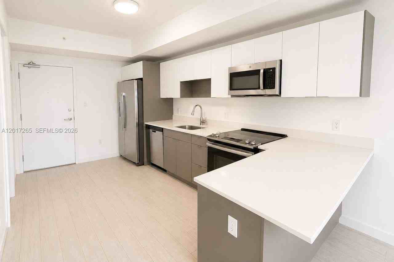 321 Ne 26th St #515 - Photo 2 of 7