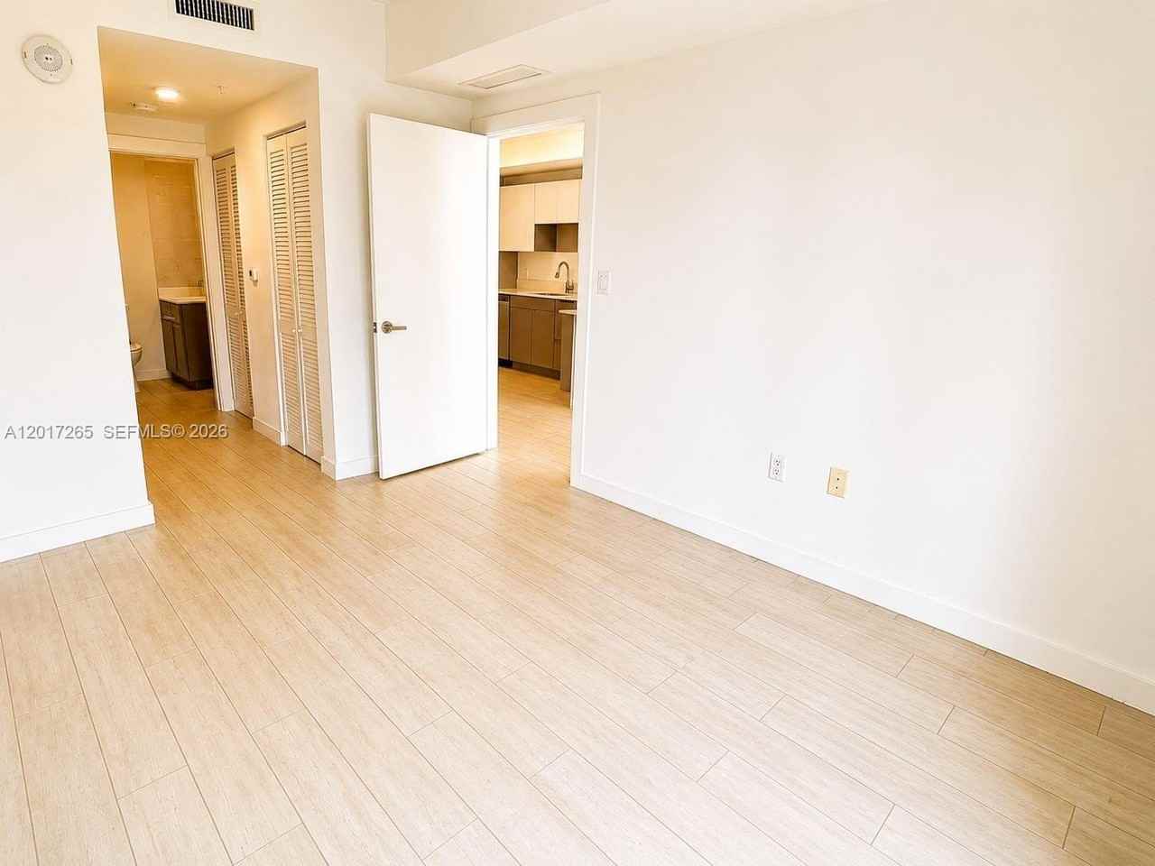 321 Ne 26th St #515 - Photo 4 of 7