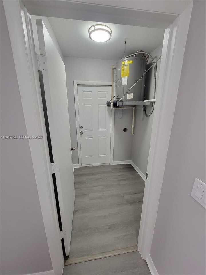 1414 Nw 8th Ave #1 - Photo 6 of 21