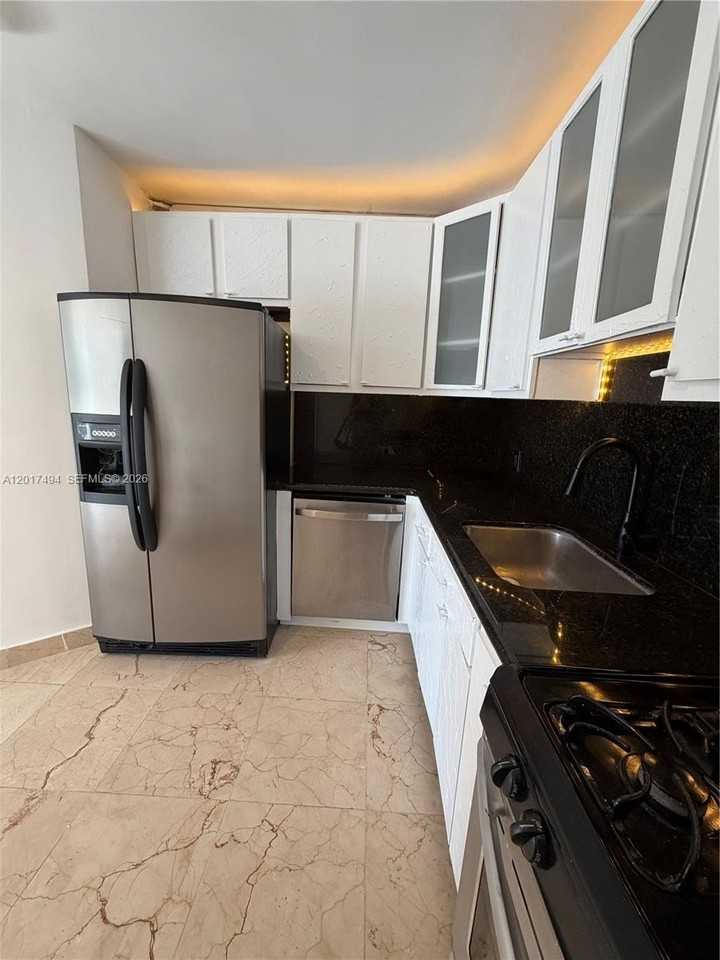 915 Jefferson Ave #4F - Photo 5 of 18
