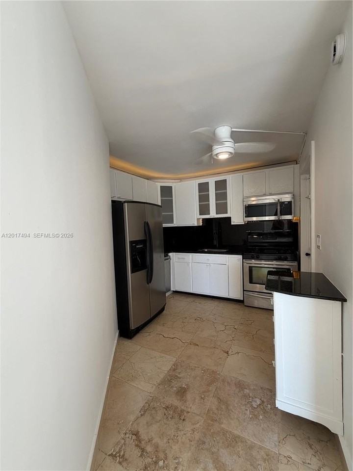 915 Jefferson Ave #4F - Photo 6 of 18