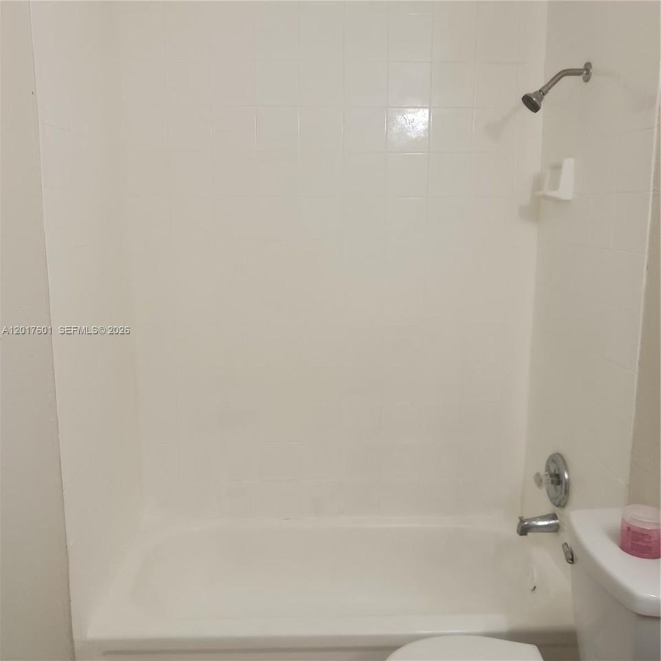 2107 Nw 59th Ter #60E - Photo 6 of 12