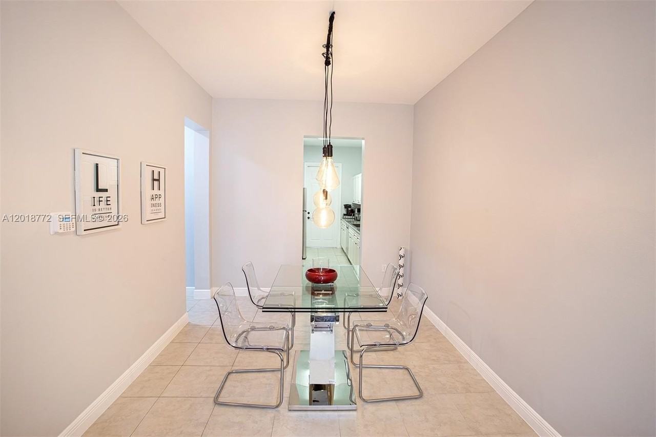 2412 Venetian Way #2412 - Photo 6 of 30