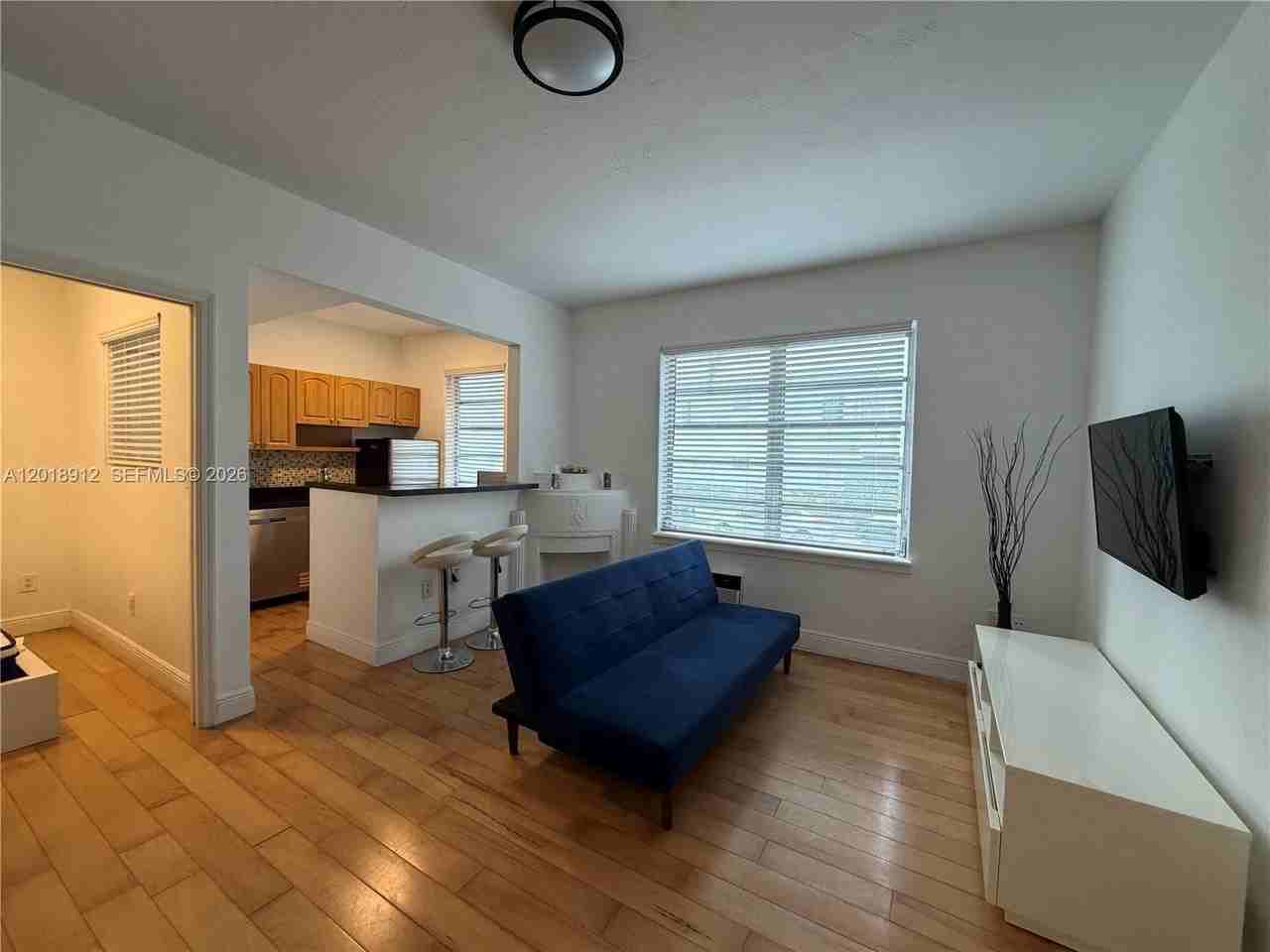 760 Jefferson Ave #5 - Photo 2 of 7