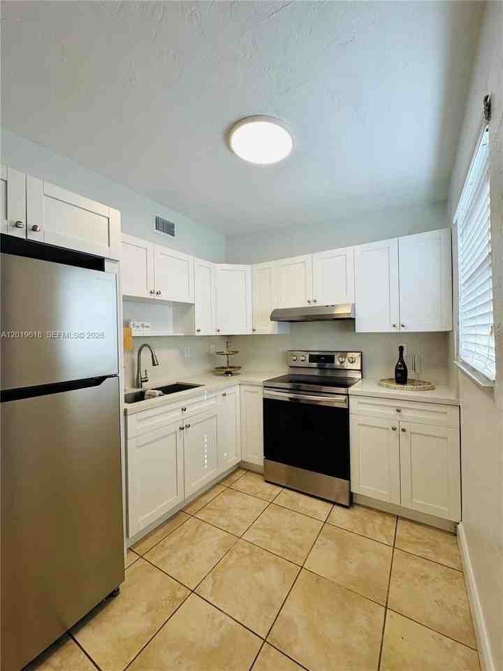 3370 Frow Ave - Photo 4 of 22
