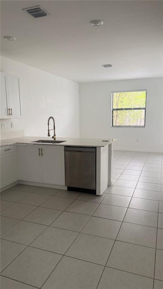 11945 Sw 245th Ter - Photo 3 of 44
