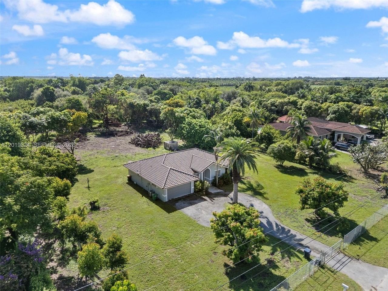 16035 Sw 173rd Ave - Photo 3 of 36