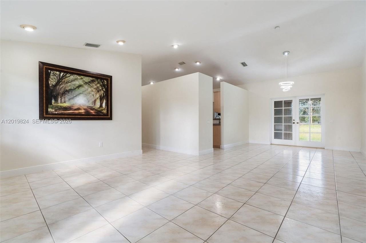 16035 Sw 173rd Ave - Photo 5 of 36