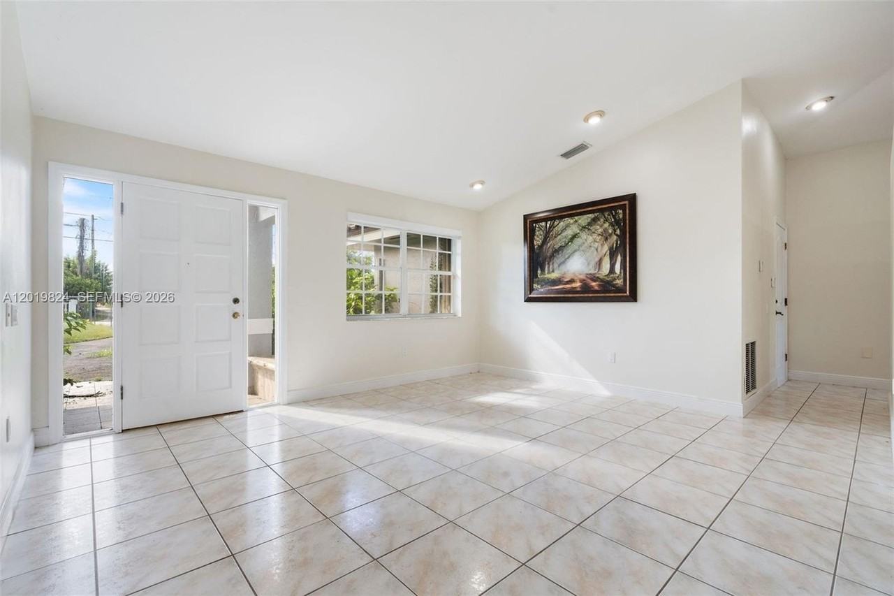 16035 Sw 173rd Ave - Photo 6 of 36