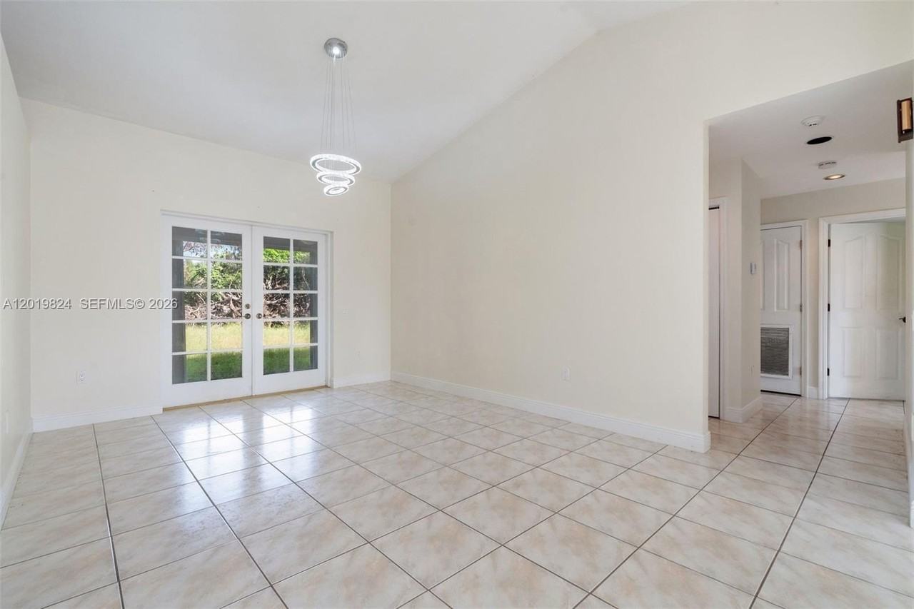 16035 Sw 173rd Ave - Photo 7 of 36