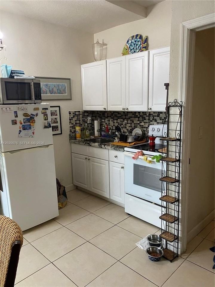 14675 Sw 22nd St #14675 - Photo 4 of 10