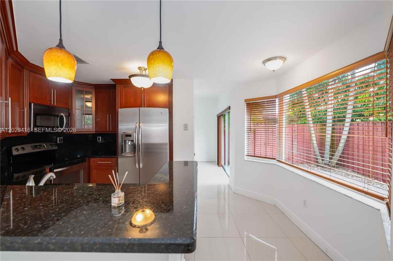 4668 Sw 153rd Ct - Photo 4 of 37