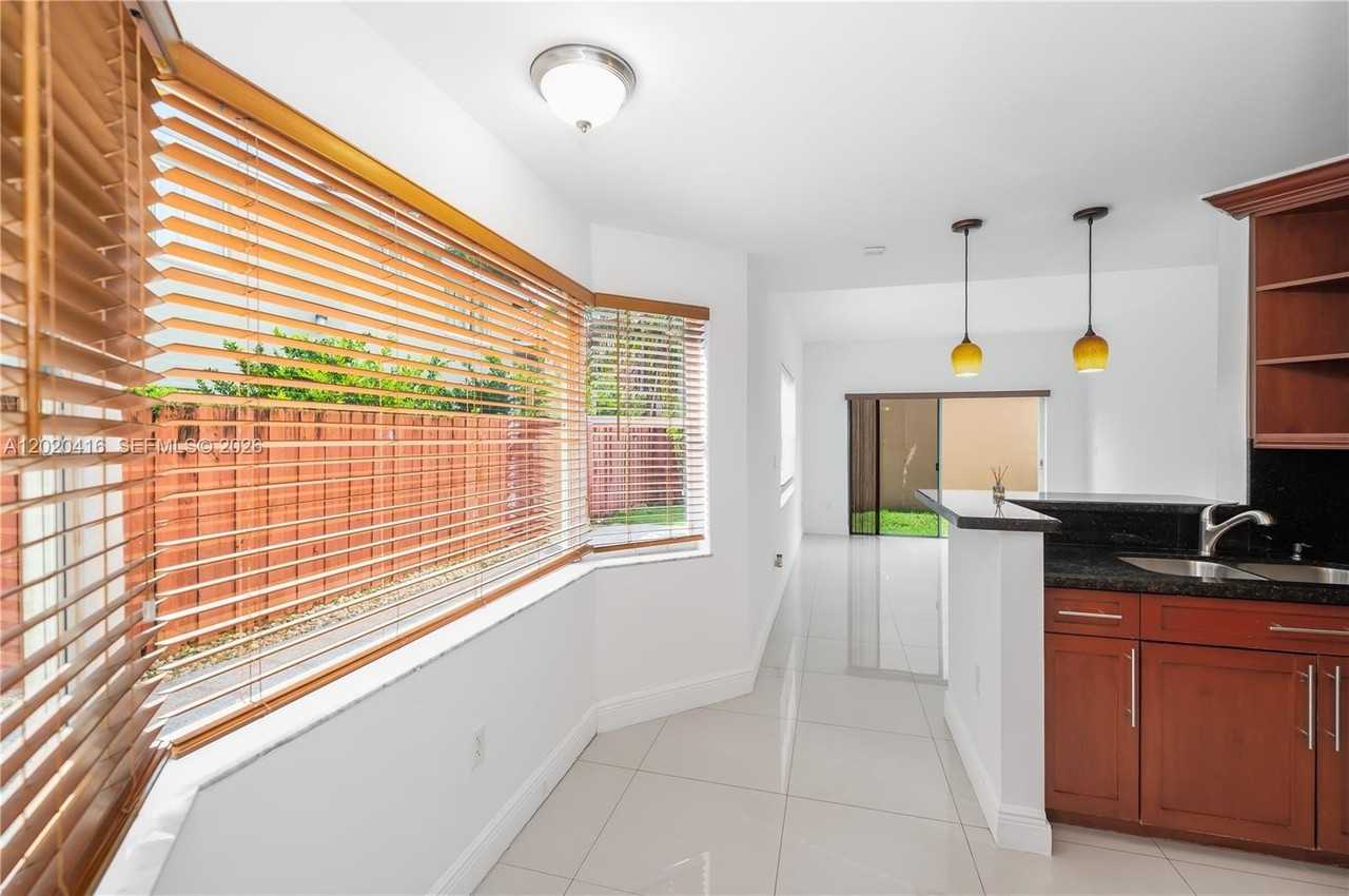4668 Sw 153rd Ct - Photo 5 of 37
