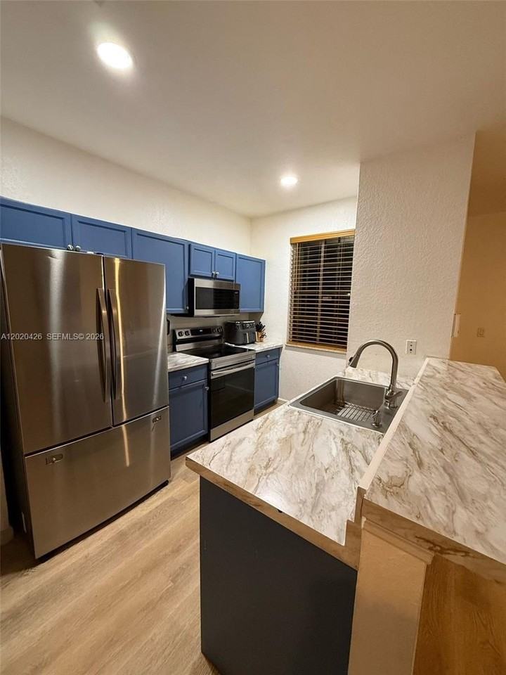 2043 Nassau Dr #2043 - Photo 4 of 47