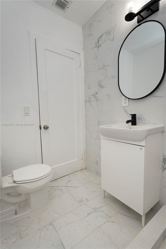 111 Sw 31st Ct #1 - Photo 4 of 13