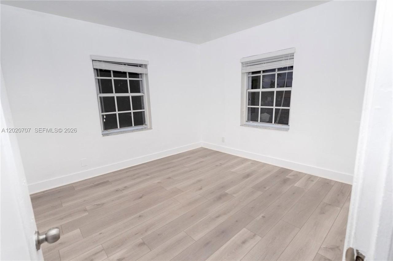 111 Sw 31st Ct #1 - Photo 6 of 13