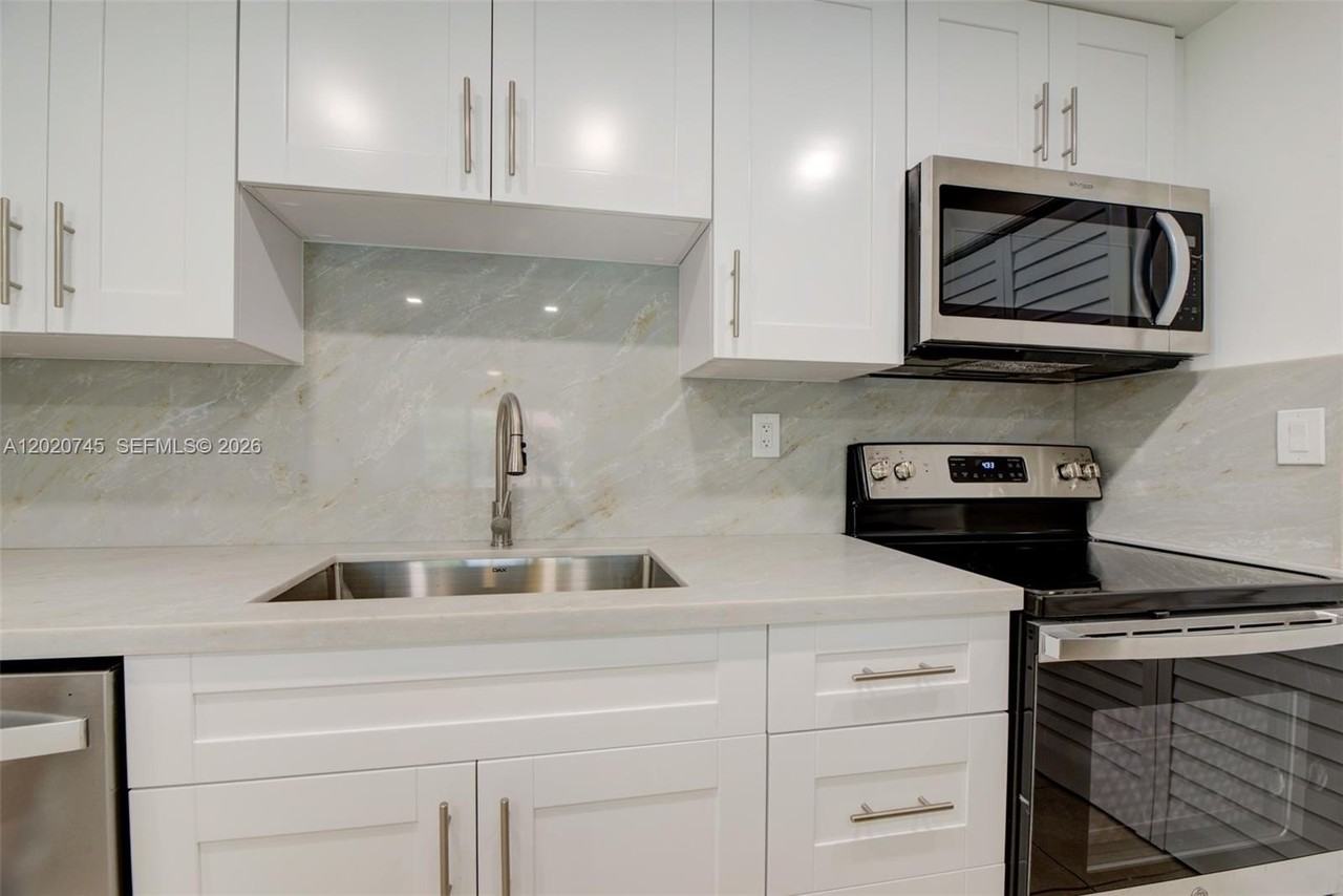 200 Lakeview Dr #211 - Photo 6 of 40
