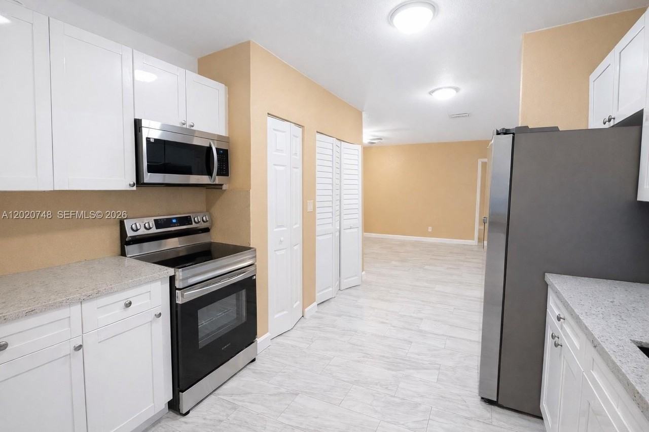 1015 Nw 8th Ave #AB - Photo 4 of 23