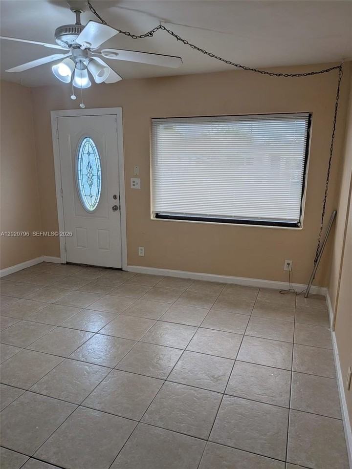 6425 Sw 22nd St #6425 - Photo 2 of 10