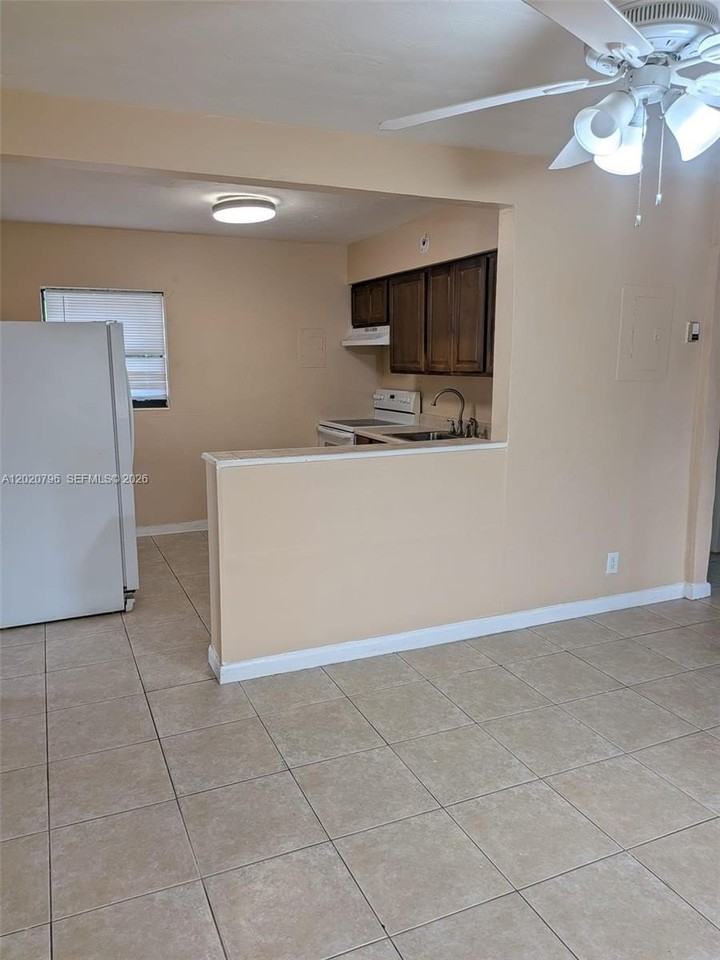 6425 Sw 22nd St #6425 - Photo 5 of 10