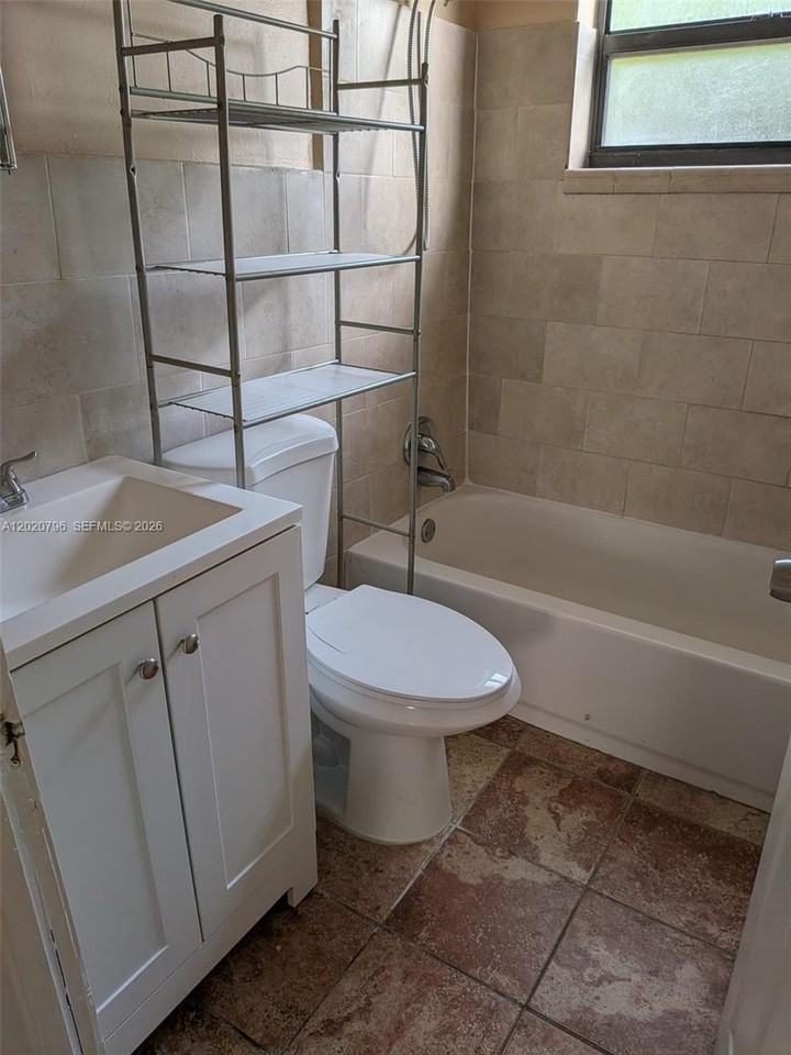 6425 Sw 22nd St #6425 - Photo 6 of 10